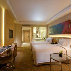 Отель DoubleTree By Hilton Kuala Lumpur Малайзия, Куала-Лумпур - 3 отзыва об отеле, цены и фото номеров - забронировать отель DoubleTree By Hilton Kuala Lumpur онлайн комната для гостей фото 4