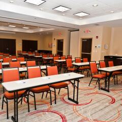 Holiday Inn Express Hotel & Suites Columbus - Easton Колумбус