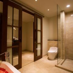 Ubud Village Hotel ванная