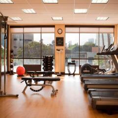Отель Beverly Hills Marriott фитнесс-зал фото 2