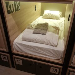 4U Capsule Hotel сейф в номере