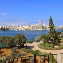 Отель Contemporary, Luxury Apartment With Valletta and Harbour Views Мальта, Слима - отзывы, цены и фото номеров - забронировать отель Contemporary, Luxury Apartment With Valletta and Harbour Views онлайн балкон