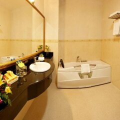 New Pacific Hotel ванная