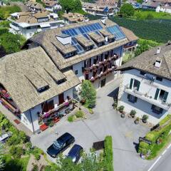 Отель Angerburg Blumenhotel Аппиано-сулла-Страда-дель-Вино вид на фасад