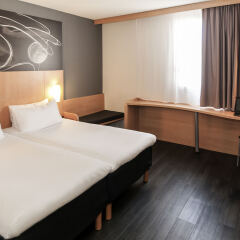 Отель ibis Nice Palais des Congrès Франция, Ницца - 1 отзыв об отеле, цены и фото номеров - забронировать отель ibis Nice Palais des Congrès онлайн комната для гостей фото 5