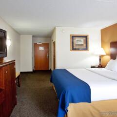 Comfort Inn Roanoke Civic Center in Roanoke, United States of America from 128$, photos, reviews - zenhotels.com guestroom