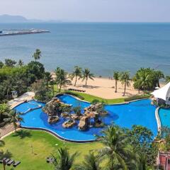 Отель White Sand Beach Residences Pattaya пляж
