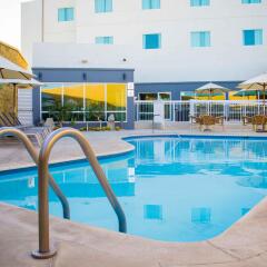 Отель Fairfield Inn by Marriott Los Cabos Мексика, Кабо-Сан-Лукас - отзывы, цены и фото номеров - забронировать отель Fairfield Inn by Marriott Los Cabos онлайн бассейн