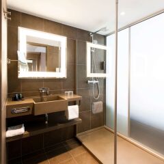 Отель Novotel Basel City ванная фото 2