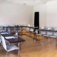 Отель Travelodge Barcelona Poblenou