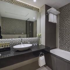 Отель Damac Maison Royale The Distinction ванная фото 2
