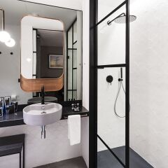 Отель One Shot Tabakalera House Испания, Сан-Себастьян - отзывы, цены и фото номеров - забронировать отель One Shot Tabakalera House онлайн ванная