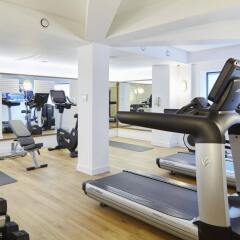 Отель Courtyard by Marriott Luton Airport фитнесс-зал