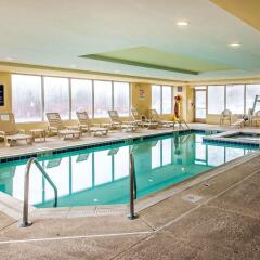 Отель Comfort Suites Manassas Battlefield Park бассейн