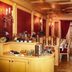 Отель Luxury Family Royal Palace Прага гостиничный бар