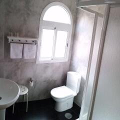 Отель Hostal San Vicente II ванная
