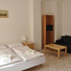 Отель Metropolis Prague Apartments (Rezidence Veverkova) Чехия, Прага - отзывы, цены и фото номеров - забронировать отель Metropolis Prague Apartments (Rezidence Veverkova) онлайн комната для гостей фото 4