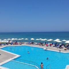 Themis Beach Hotel бассейн