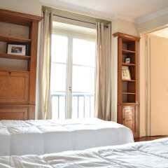 Апартаменты Spacious 2 Bedroom Apartment in Paris 2nd сейф в номере