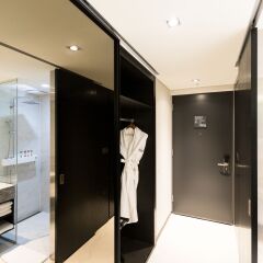 Отель Ramada Encore Seoul Magok сейф в номере