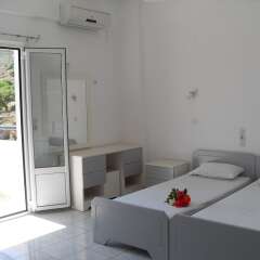 Апартаменты Iraklis Studios & Apartments комната для гостей фото 2