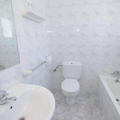 Отель Hostal Rosalia ванная