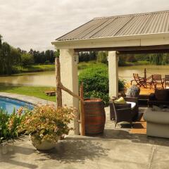 Отель Broadlands Country House бассейн