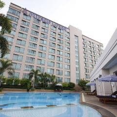 Отель Miracle Grand Convention Бангкок бассейн фото 2