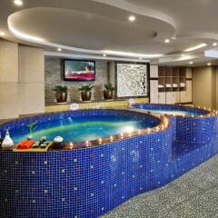 Отель Shenzhen Century Kingdom Hotel, East Railway Station Китай, Шэньчжэнь - отзывы, цены и фото номеров - забронировать отель Shenzhen Century Kingdom Hotel, East Railway Station онлайн бассейн фото 2