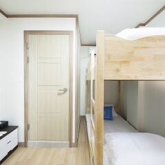 Отель DH myeongdong guesthouse комната для гостей фото 5