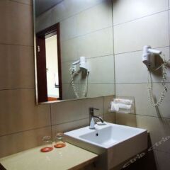 Venice Hotel (Jiujiang South Bus Station) ванная