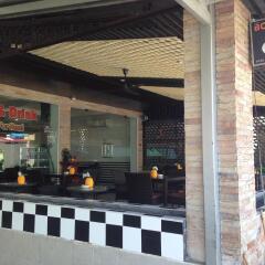 Отель Marfru Cafe and Guest House гостиничный бар
