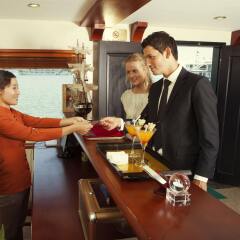 Отель Huong Hai Sealife Cruise гостиничный бар