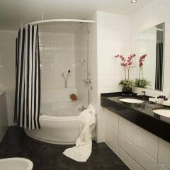 Отель Jurys Inn Brighton Waterfront Великобритания, Брайтон - отзывы, цены и фото номеров - забронировать отель Jurys Inn Brighton Waterfront онлайн ванная