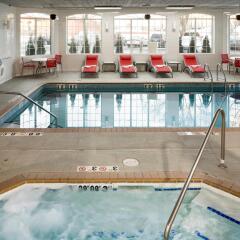 Отель Holiday Inn Bloomington W Msp Airport Area Блумингтон бассейн