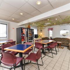 Отель Americas Best Value Inn Effingham гостиничный бар