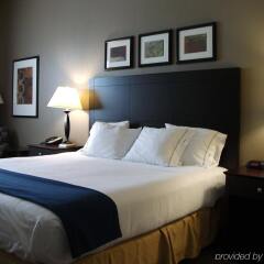 Holiday Inn Express Hotel and Suites Mankato East комната для гостей