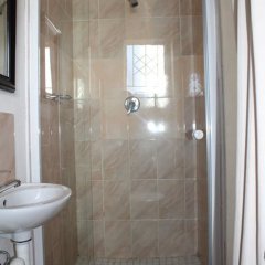 J and E Cyaara Guest House in Maseru, Lesotho from 57$, photos, reviews - zenhotels.com bathroom
