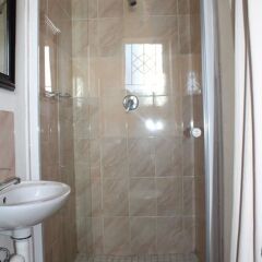 J and E Cyaara Guest House in Maseru, Lesotho from 58$, photos, reviews - zenhotels.com bathroom