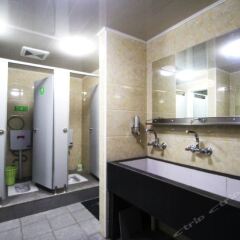 Отель SMART Youth Hostel Китай, Шанхай - отзывы, цены и фото номеров - забронировать отель SMART Youth Hostel онлайн ванная фото 2