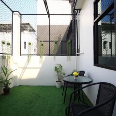Отель Tuk Tuk Hostel Таиланд, Бангкок - отзывы, цены и фото номеров - забронировать отель Tuk Tuk Hostel онлайн балкон