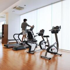 Rembrandt Hotel Suites and Towers фитнесс-зал фото 4