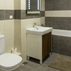 Отель Studio R by MRG Apartments Румыния, Бухарест - отзывы, цены и фото номеров - забронировать отель Studio R by MRG Apartments онлайн ванная
