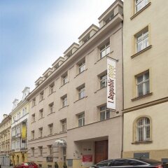 1.Republic Hotel парковка