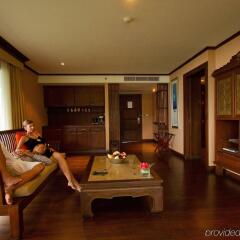 Отель Phuket Marriott Resort And Spa, Nai Yang Beach сейф в номере