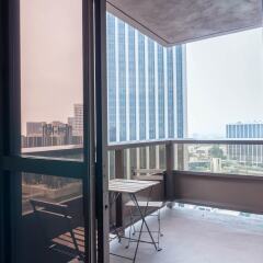 Отель Downtown Luxury Condos by Barsala балкон
