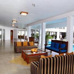 Отель Hibiscus Beach Hotel & Villas Шри-Ланка, Ваддува - отзывы, цены и фото номеров - забронировать отель Hibiscus Beach Hotel & Villas онлайн интерьер отеля