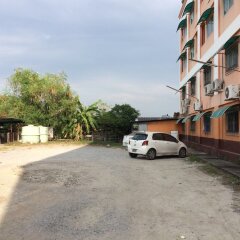 Отель Saithong Place На Чом Тхиан парковка