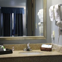 Отель Quarters Inn & Suites ванная