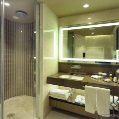 Hilton Istanbul Kozyatagi Турция, Стамбул - 3 отзыва об отеле, цены и фото номеров - забронировать отель Hilton Istanbul Kozyatagi онлайн ванная фото 2